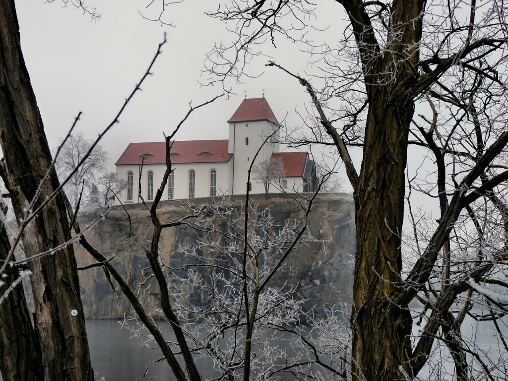 church-in-beucha-54897_1280