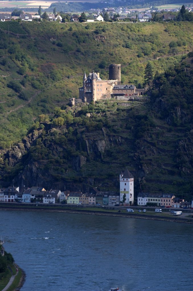 burg-katz-1138388_1920